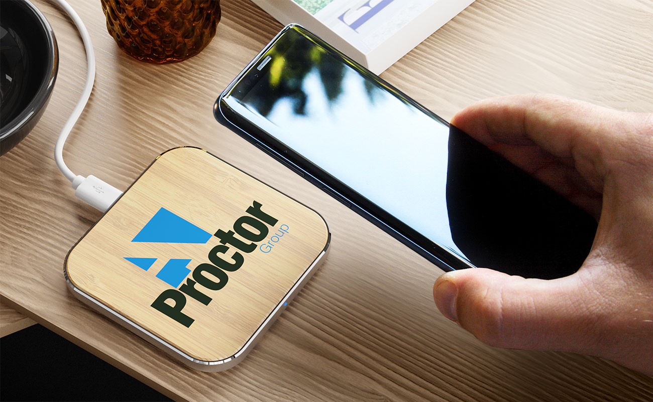 Savanna - Chargeur Sans Fil en Bambou Personnalisable gallery thumbnail