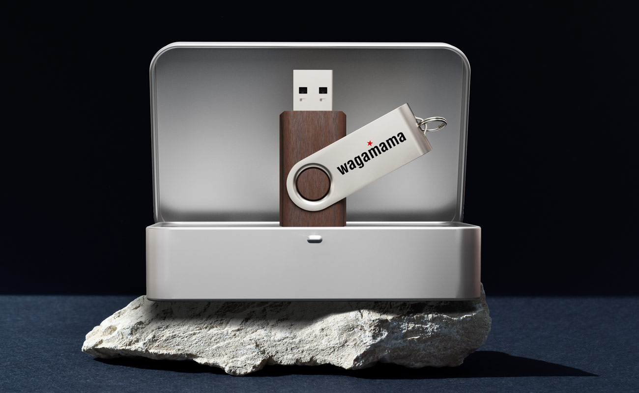 Clé USB en bois 15 Go avec texte, nom d'entreprise ou logo gravé.